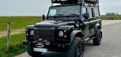 FOR SALE - Land Rover Defender 110 Station Wagon, Off-Road-Special black in black - Verkauf